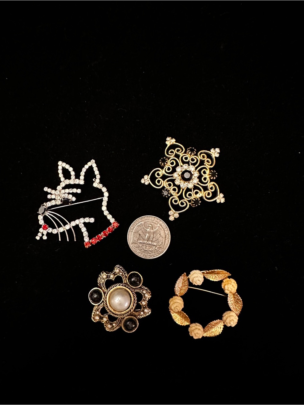 Vintage Assortment of brooches set of 4